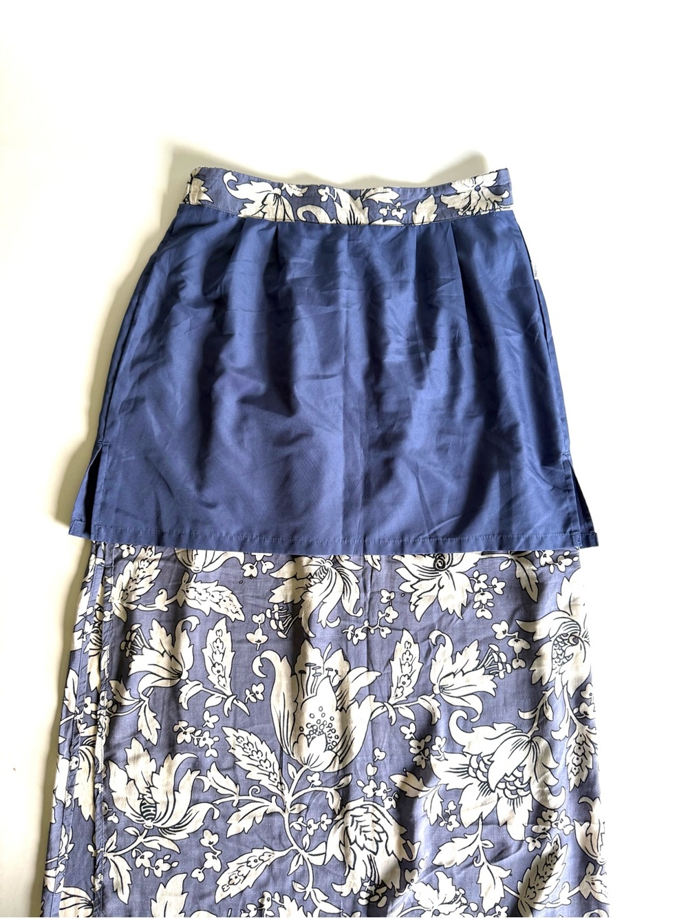 LOFT Blue Floral Botanical Midi Column Skirt Side Slits Size SP Petite - Picture 11 of 13